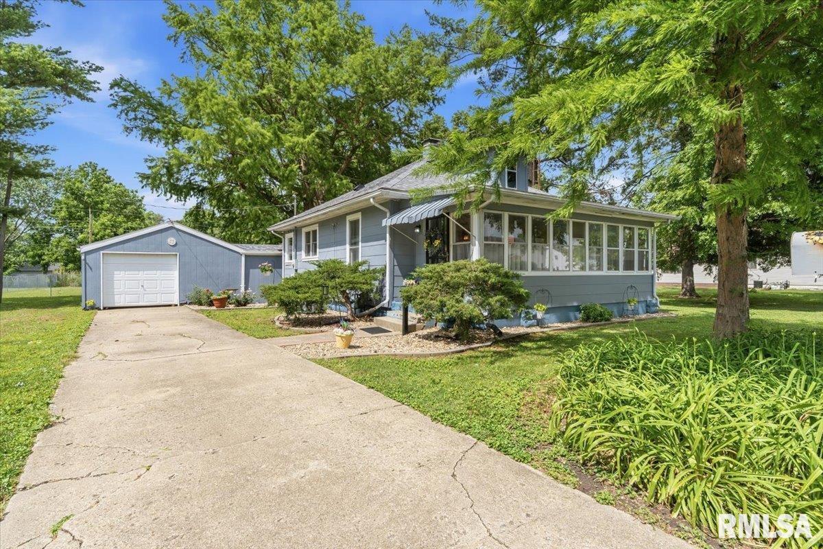 2141 East Watch Avenue Springfield, IL 62702 - Photo 2 of 36
