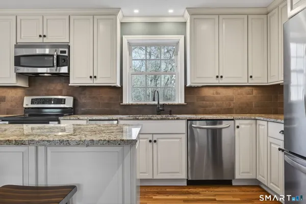$725,000 | 12 Stonewall Lane, Clinton, CT 06413