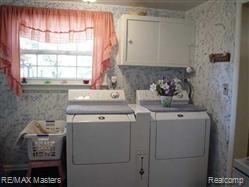 26039 Bernadine Road New Boston, MI 48164 - Photo 5 of 7 laundry room