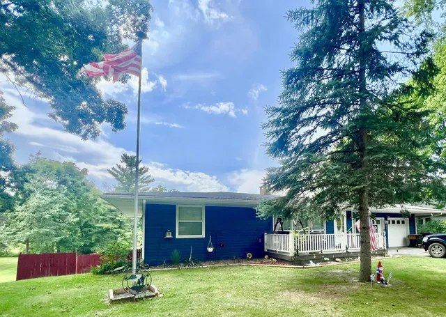 $277,500 | 1806 Barr Street, Hillsdale, MI 49242