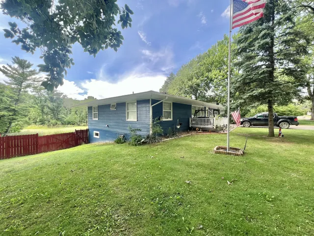 $277,500 | 1806 Barr Street, Hillsdale, MI 49242