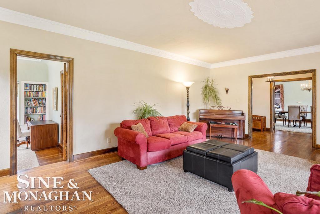 1027 Yorkshire Road Grosse Pointe, MI 48230 - Photo 11 of 64 50106116-10.JPG