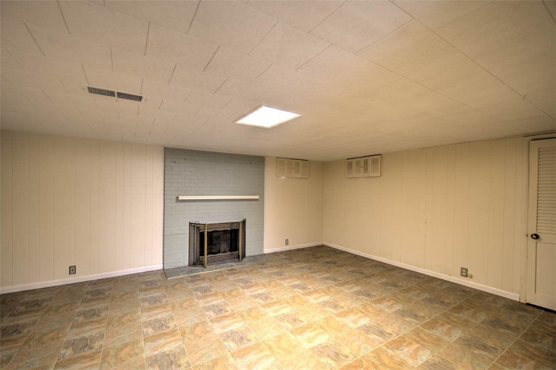 24 East South Court Drive Decatur, IL 62526 - Photo 27 of 38 Gallery Image 27