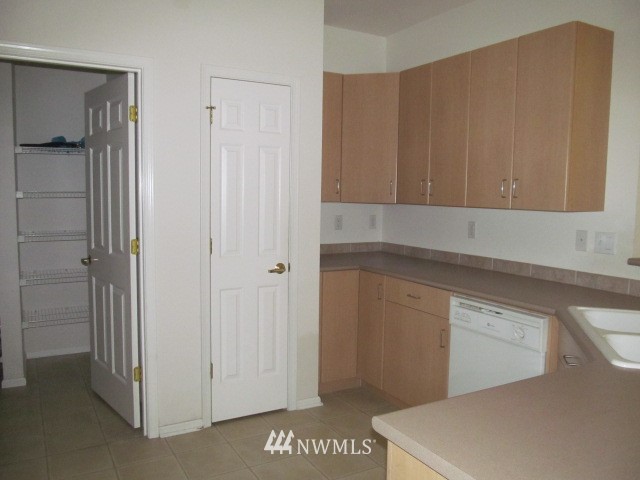 4912 South Talbot Road Renton, WA 98055 - Photo 5 of 16