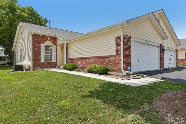 $179,900 | 16054 Rose Wreath Lane, Florissant, MO 63034
