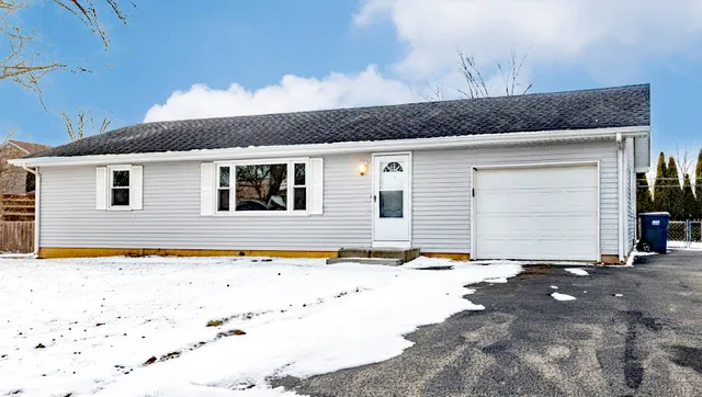 $285,000 | 1509 Pine Street, McHenry, IL 60051