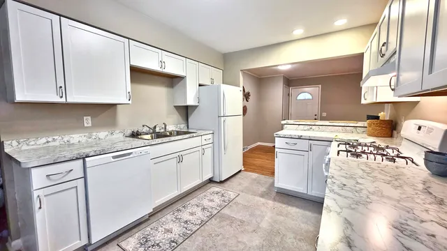 $285,000 | 1509 Pine Street, McHenry, IL 60051