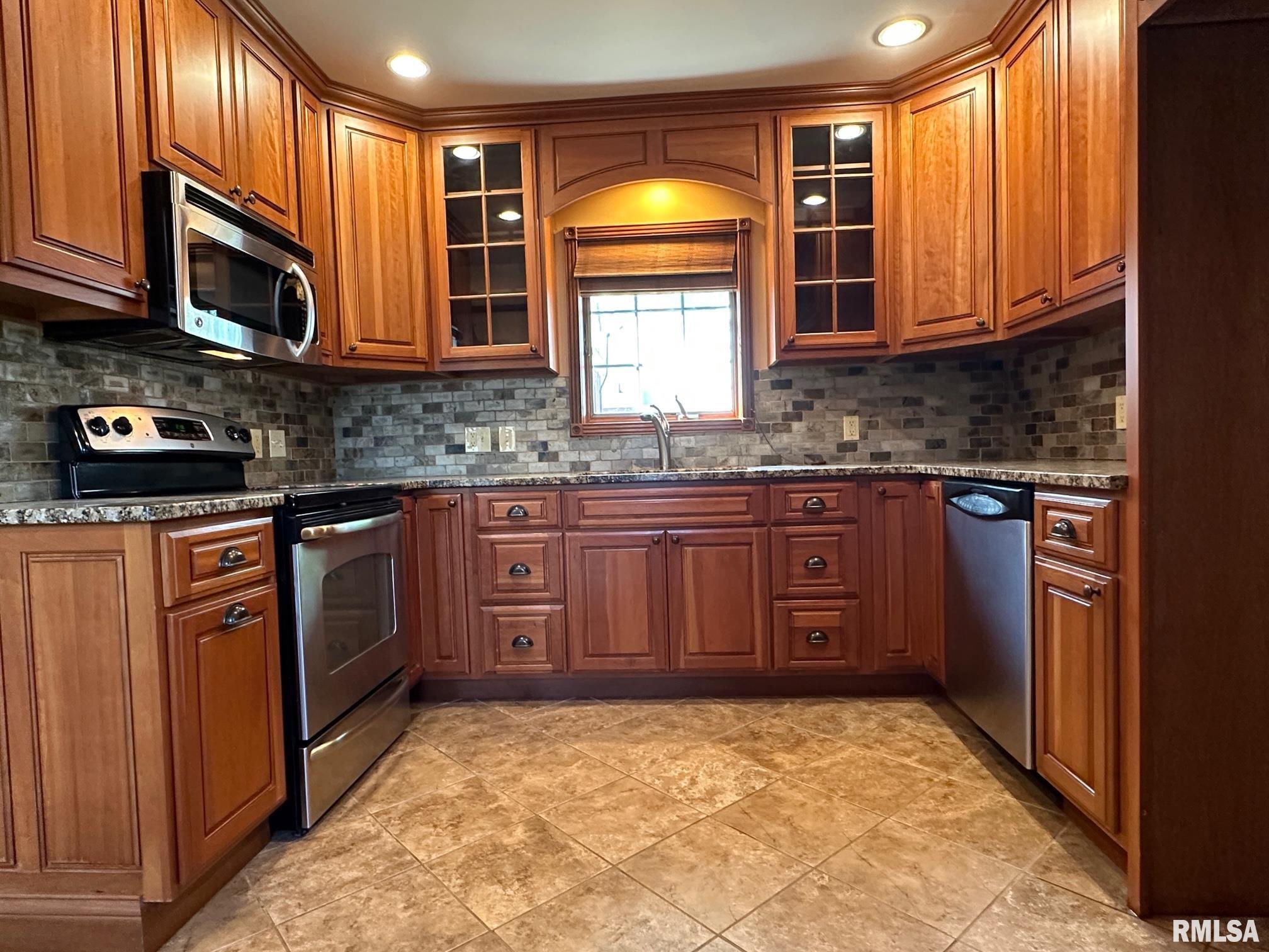 1737 Spring Street Quincy, IL 62301 - Photo 6 of 29
