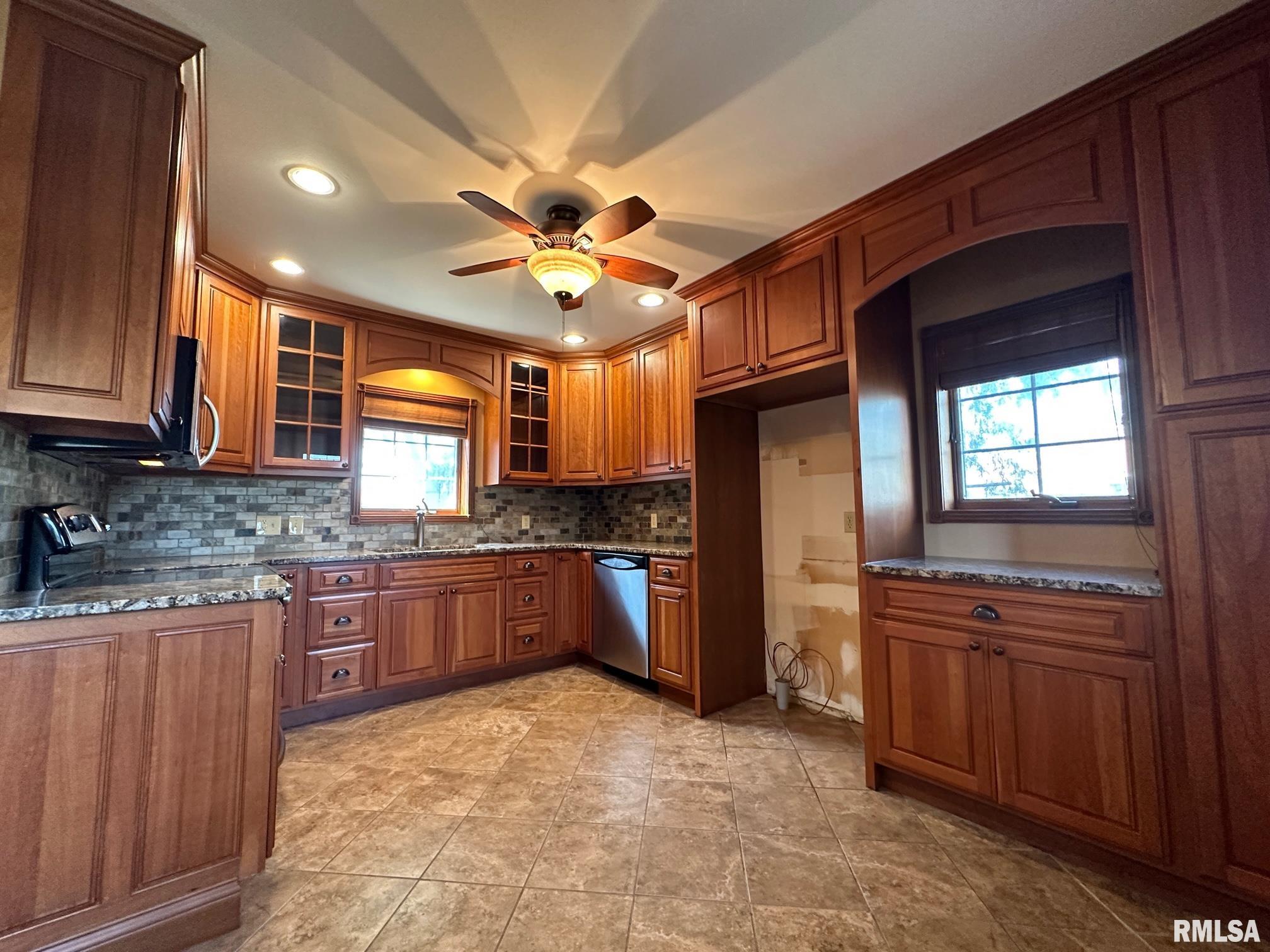 1737 Spring Street Quincy, IL 62301 - Photo 7 of 29