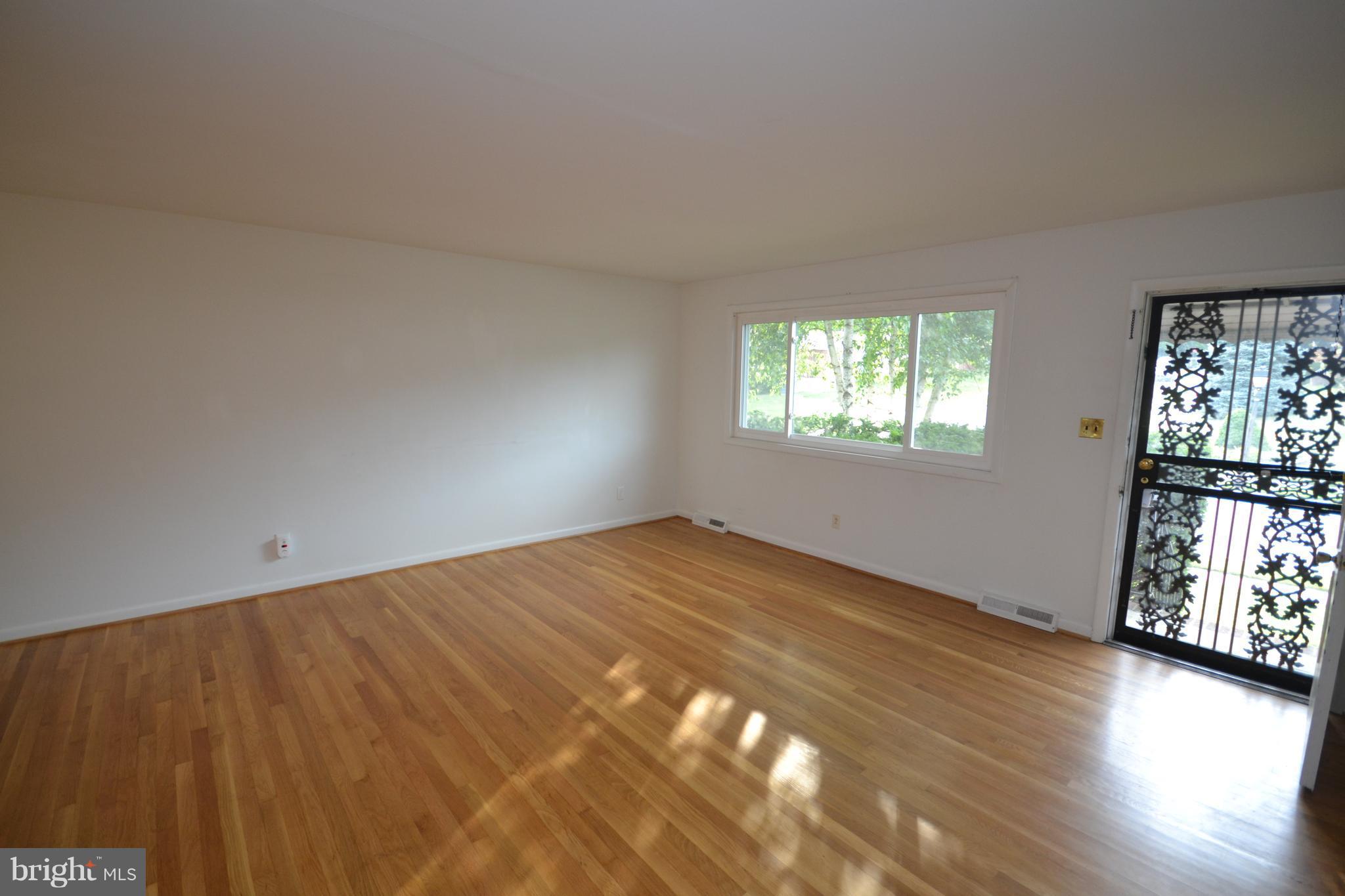 3213 Northmont Road Windsor Mill, MD 21244 - Photo 3 of 20 Living Room