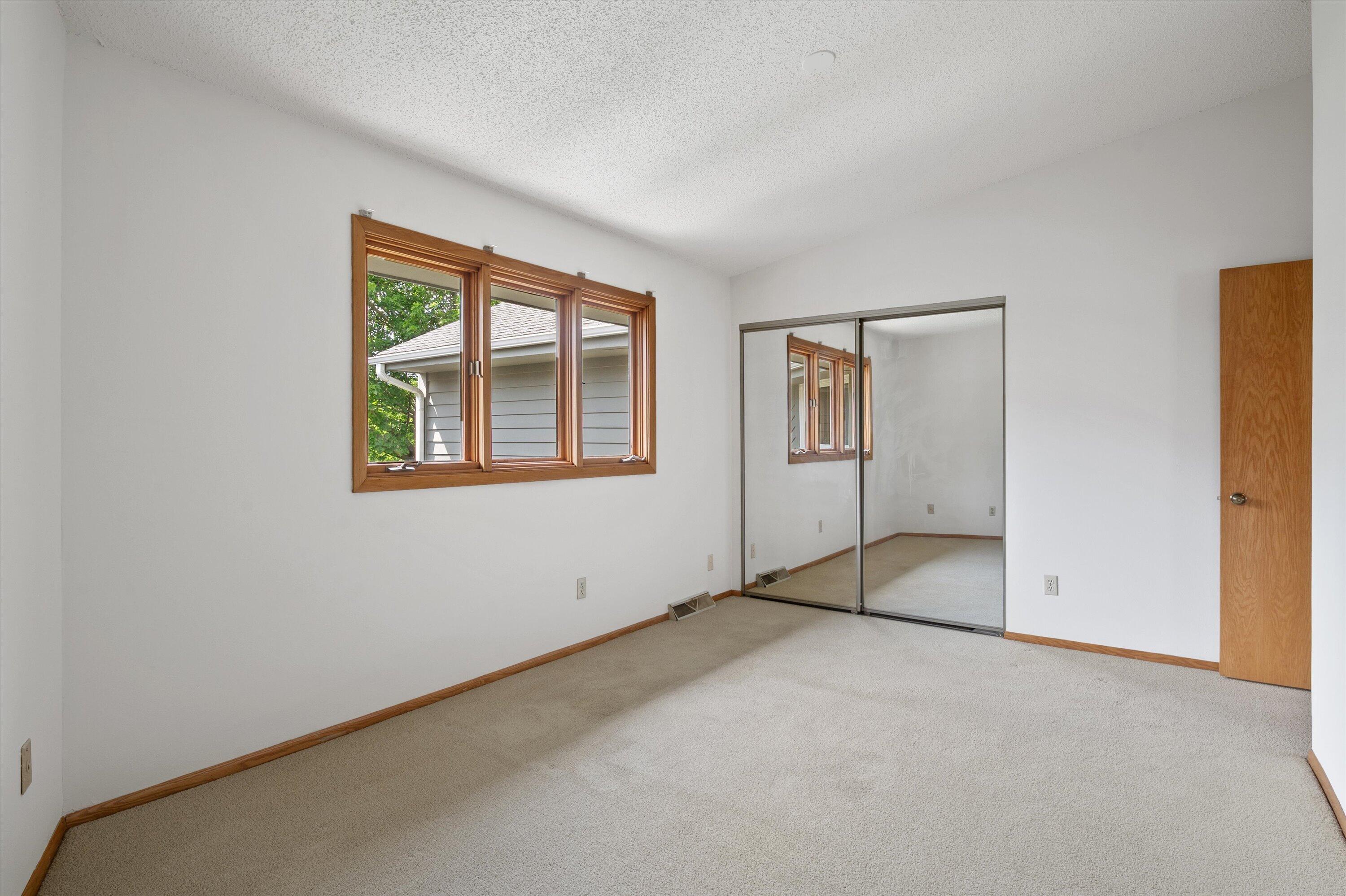 15661 West Ridge Road New Berlin, WI 53151 - Photo 21 of 32 27-DSC1243