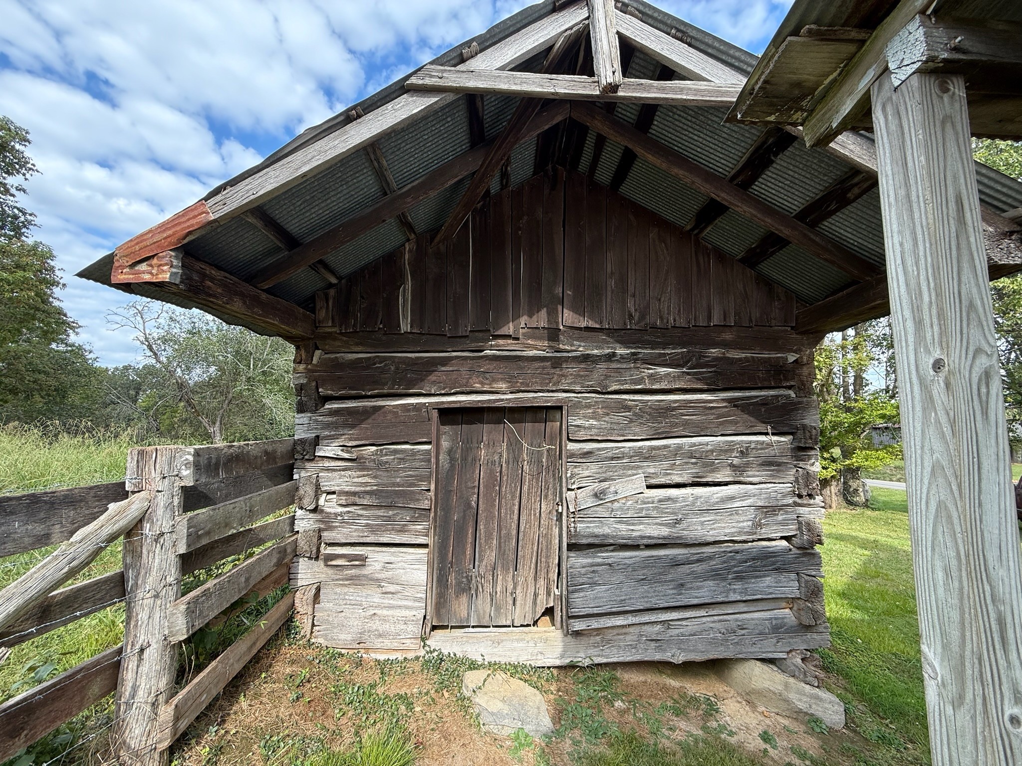 0 County House Road Tompkinsville, KY 42167 - Photo 6 of 37 a view of room with wooden floor and roof
