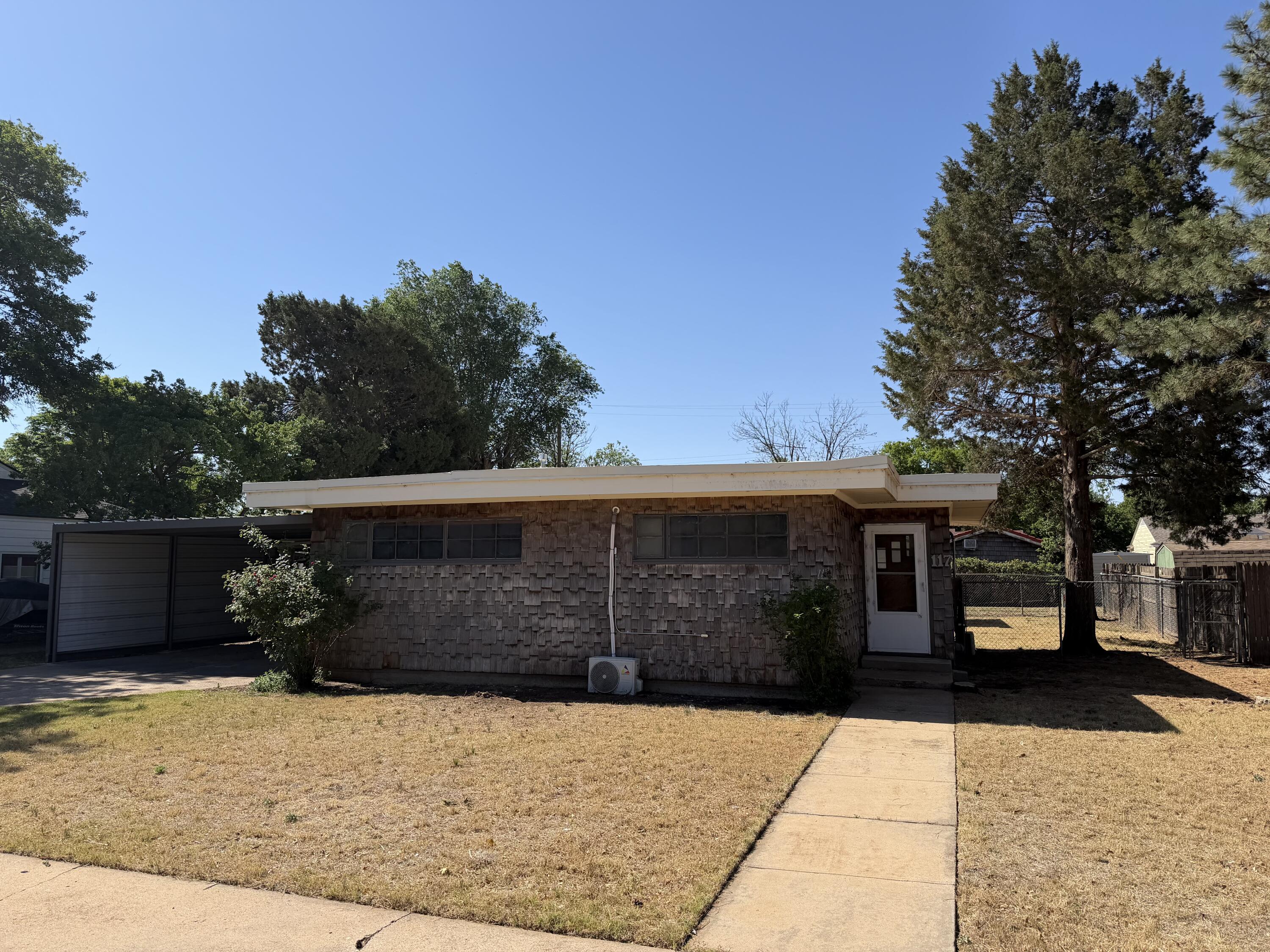 117 Southwest 9th Plainview, TX 79072 - Photo 2 of 32 IMG_0135