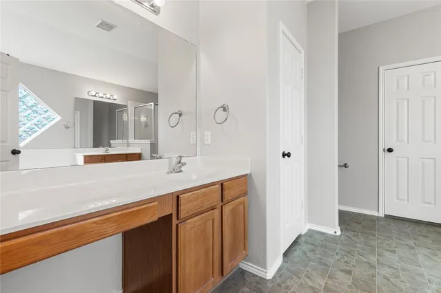 $349,900 | 704 Pebble Creek Drive, Hewitt, TX 76643