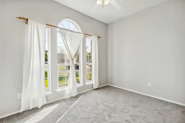 $349,900 | 704 Pebble Creek Drive, Hewitt, TX 76643