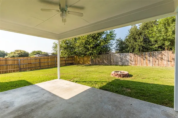 $349,900 | 704 Pebble Creek Drive, Hewitt, TX 76643