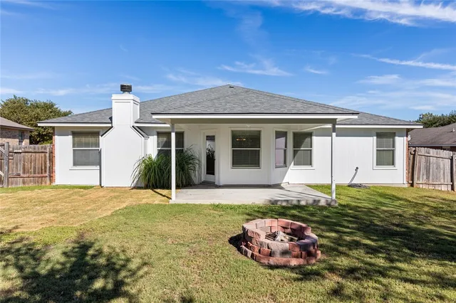 $349,900 | 704 Pebble Creek Drive, Hewitt, TX 76643