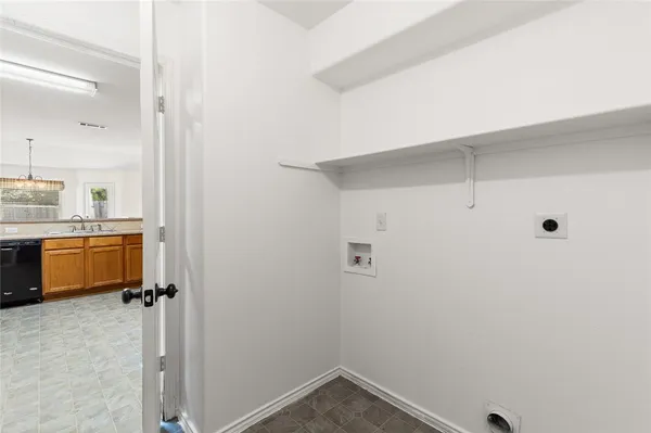 $349,900 | 704 Pebble Creek Drive, Hewitt, TX 76643