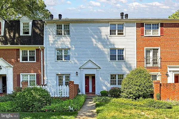 $2,400 | 2711 South Walter Reed Drive, Unit A, Arlington, VA 22206