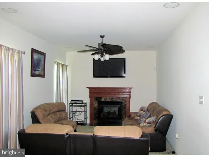 122 Rising Ridge Lane Dover, DE 19901 - Photo 4 of 16 Family Room