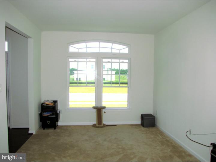 122 Rising Ridge Lane Dover, DE 19901 - Photo 6 of 16 Living Room