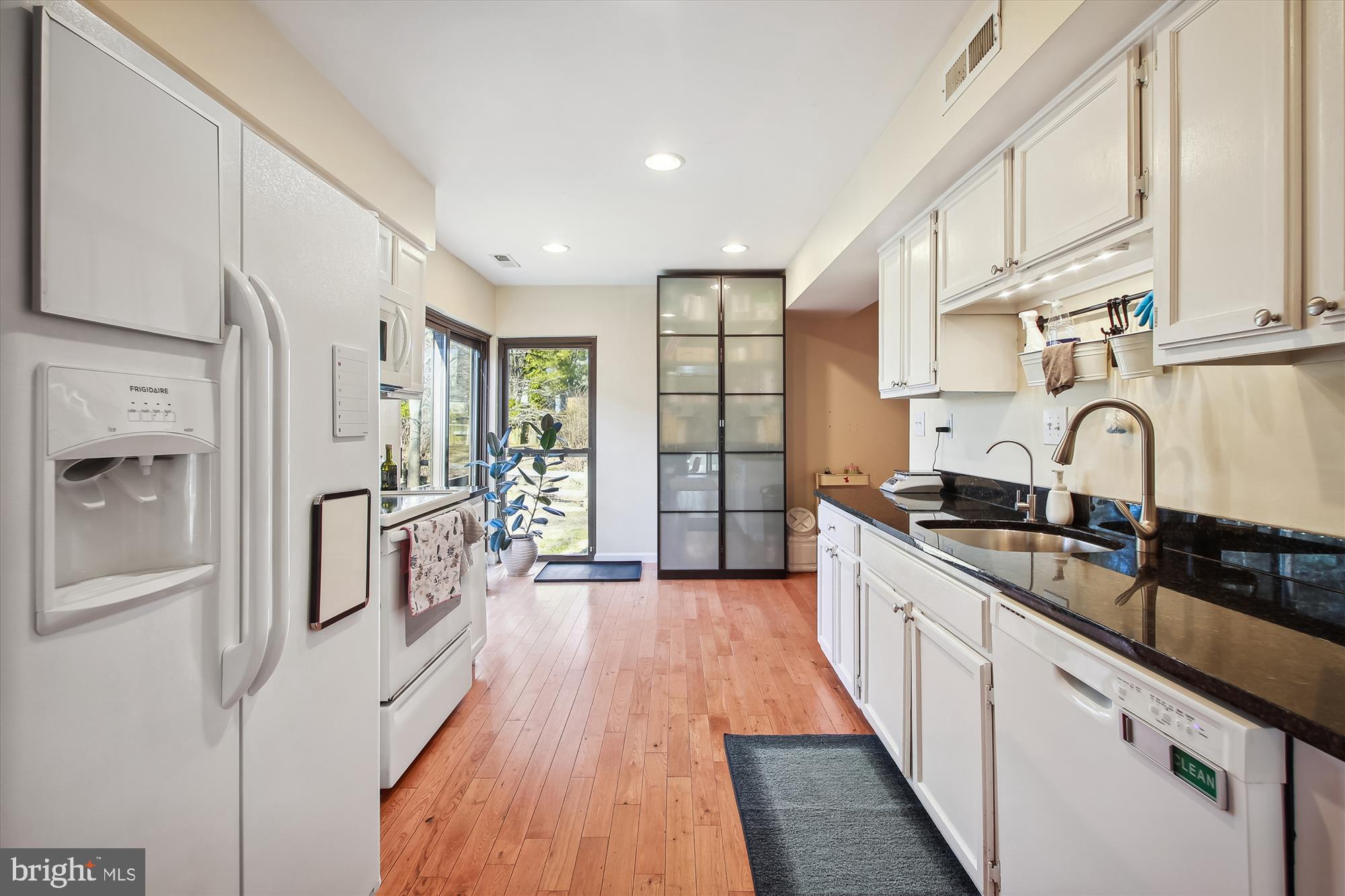 8982 Blue Pool Columbia, MD 21045 - Photo 20 of 36