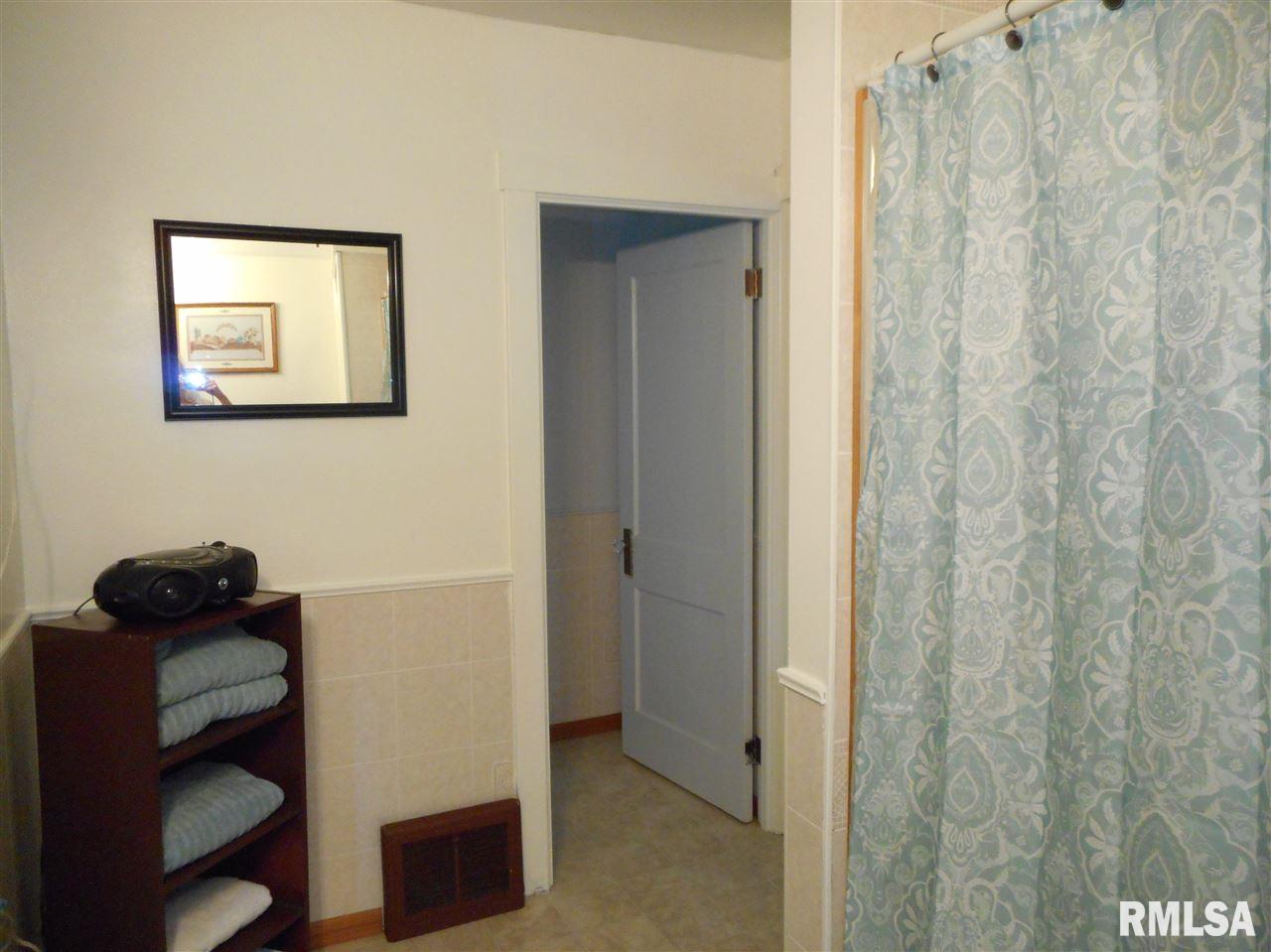 18190 North Spencer Road Pleasant Valley, IA 52767 - Photo 13 of 18 Gallery Image 13