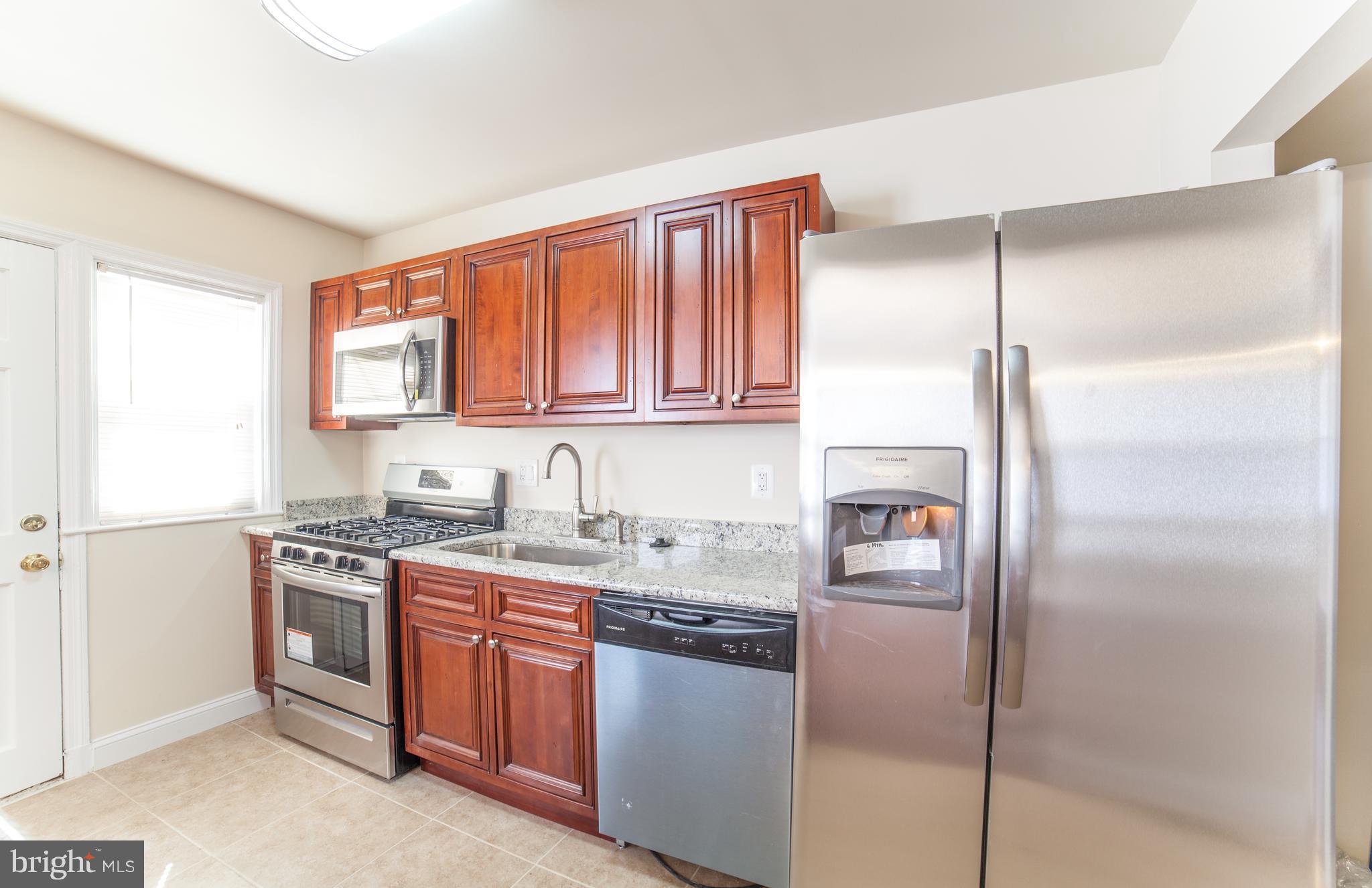 439 Random Road Baltimore, MD 21229 - Photo 6 of 28 Kitchen