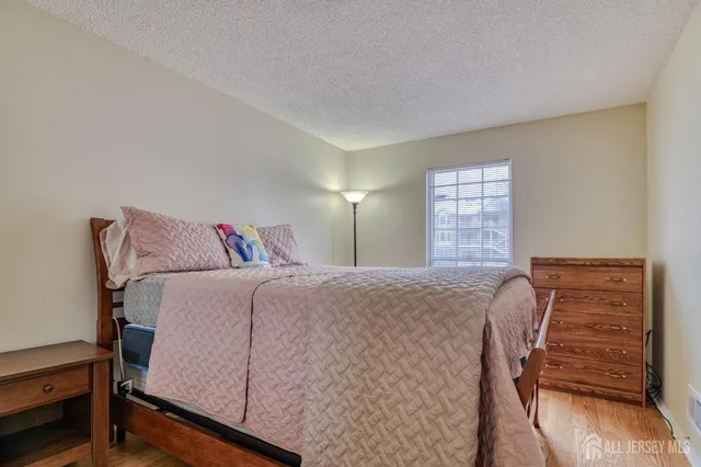 $350,000 | 252 Kempsey Drive, North Brunswick, NJ 08902