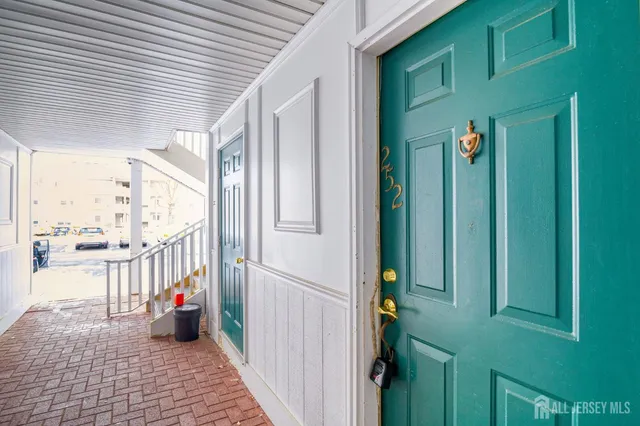 $350,000 | 252 Kempsey Drive, North Brunswick, NJ 08902