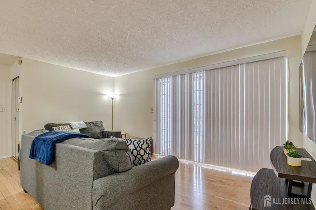 $350,000 | 252 Kempsey Drive, North Brunswick, NJ 08902