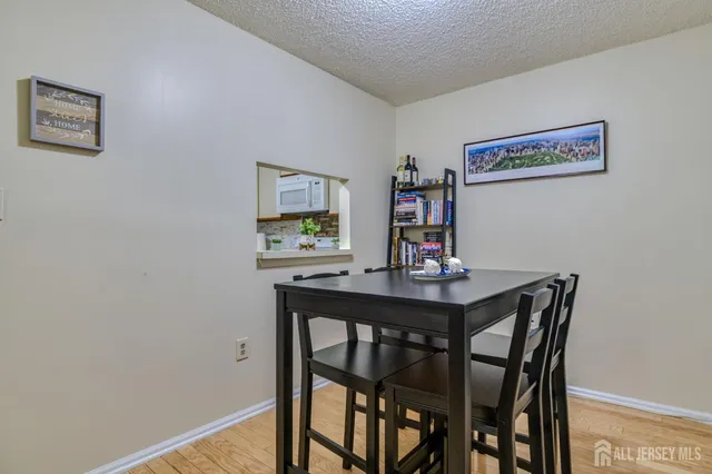 $350,000 | 252 Kempsey Drive, North Brunswick, NJ 08902