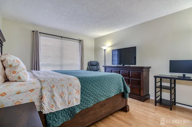 $350,000 | 252 Kempsey Drive, North Brunswick, NJ 08902