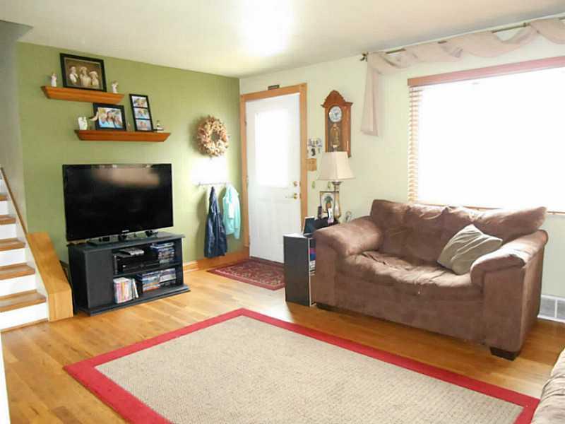 845 Lindsay Road Carnegie, PA 15106 - Photo 8 of 21 Living Room.