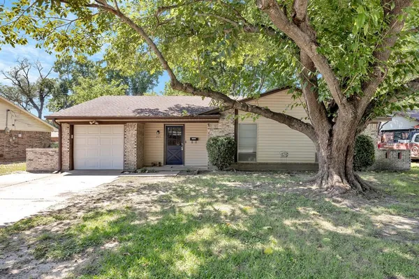 $1,650 | 205 Collins Drive, Terrell, TX 75160