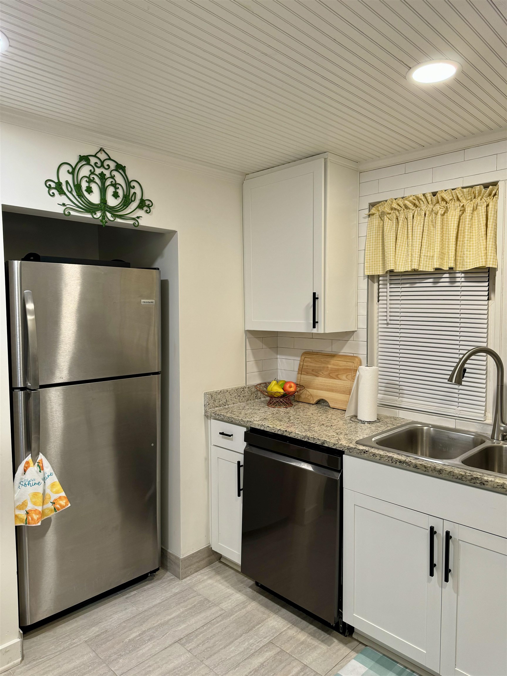 579 Quinn Road Collierville, TN 38017 - Photo 8 of 18 Kitchen featuring white cabinets, dishwashing machine, and stainless steel fridge