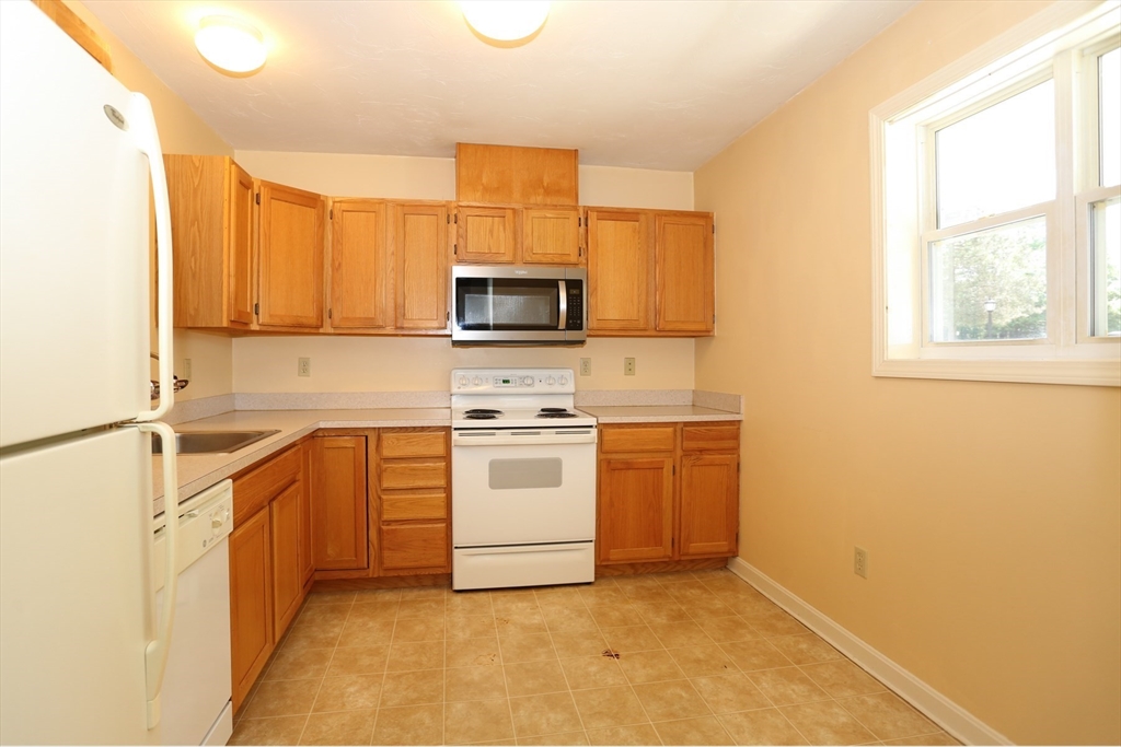 150 North Road, Unit 2 Sudbury, MA 01776 - Photo 5 of 24 Gallery Image 5