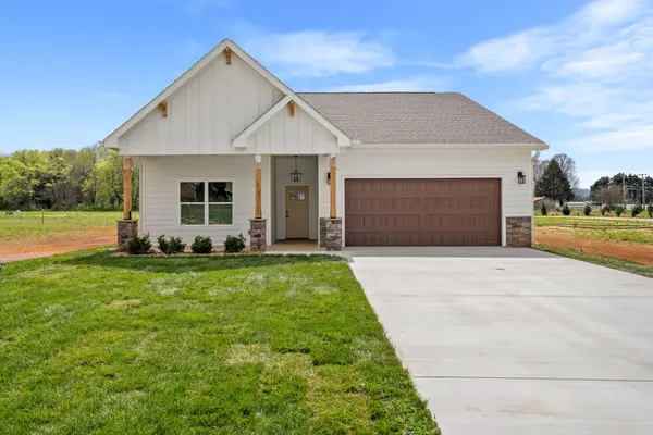 $489,900 | 56 Deer Valley Circle, Winchester, TN 37398