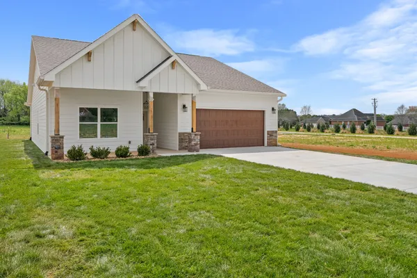 $489,900 | 56 Deer Valley Circle, Winchester, TN 37398