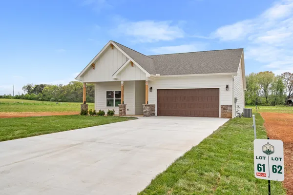 $489,900 | 56 Deer Valley Circle, Winchester, TN 37398