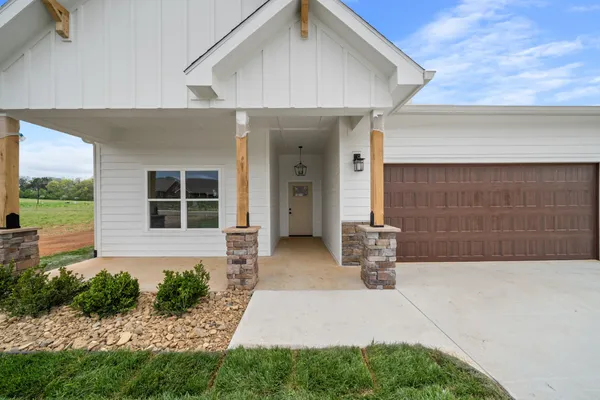 $489,900 | 56 Deer Valley Circle, Winchester, TN 37398