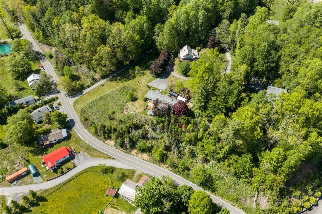 190 Benfield Road Crossnore, NC 28657 - Photo 3 of 50