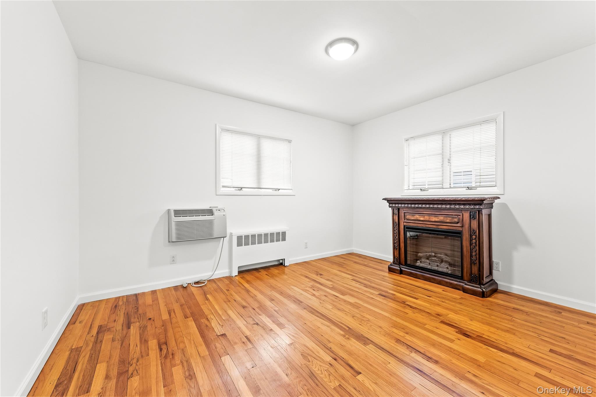 54 Edgewood Road Port Washington, NY 11050 - Photo 9 of 25 First Floor