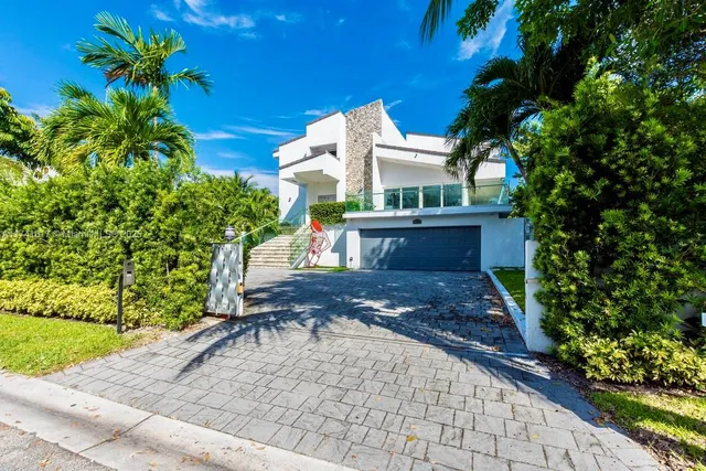 $65,000 | 891 North Venetian Drive, Miami, FL 33139