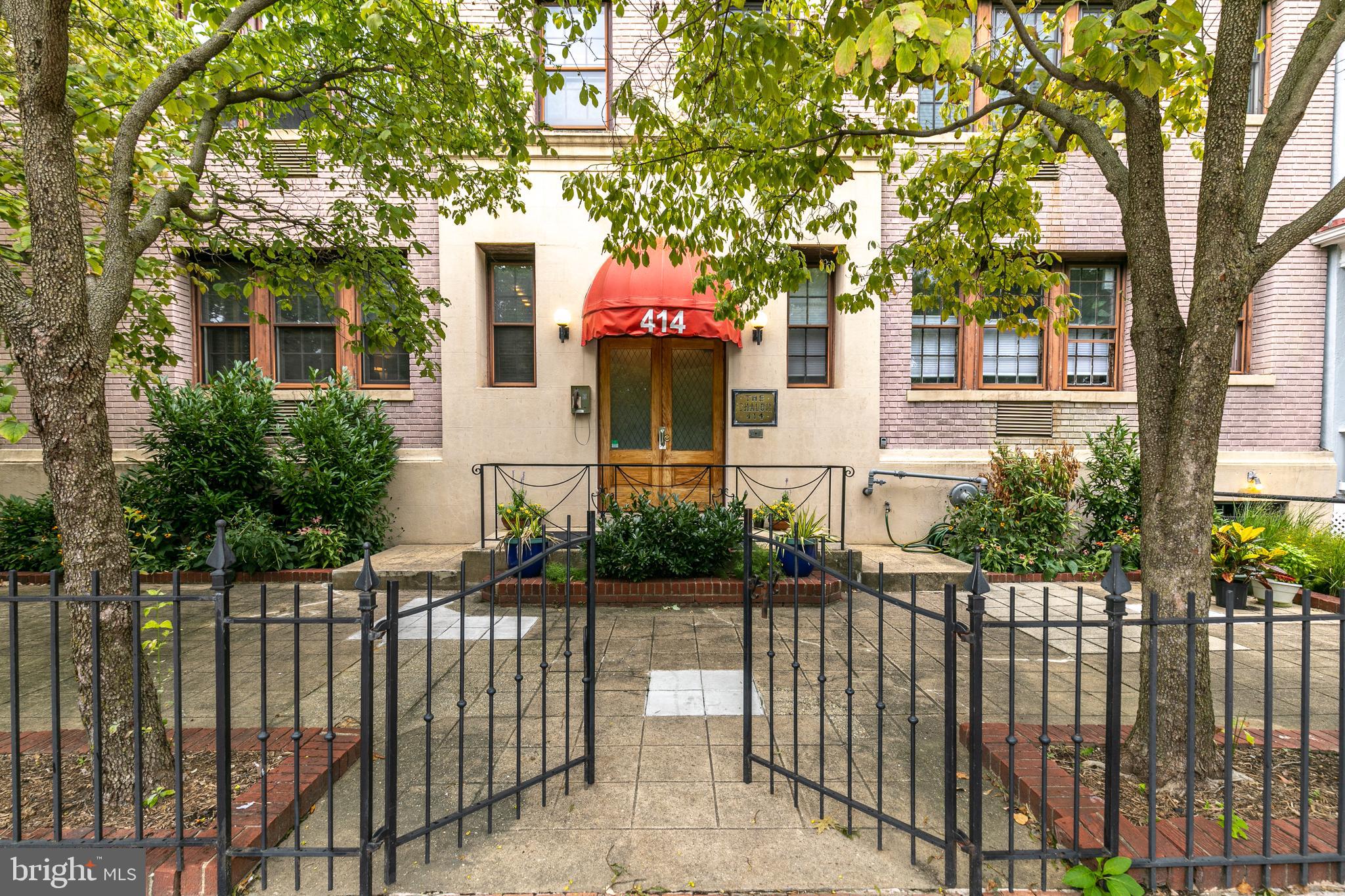 414 Seward Square Southeast, Unit 402 Washington, DC 20003 - Photo 1 of 12 414 Seward Square SE -- The Chalon