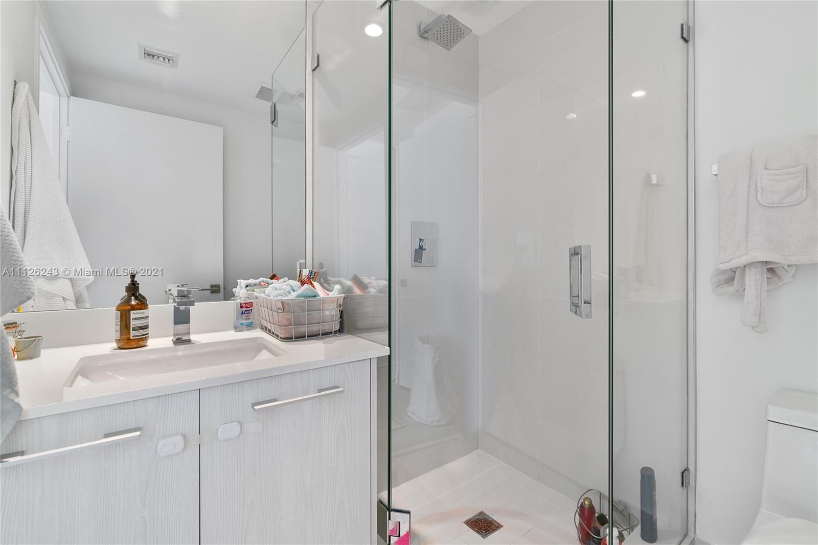 45 Southwest 9th Street, Unit 1803 Miami, FL 33130 - Photo 28 of 100