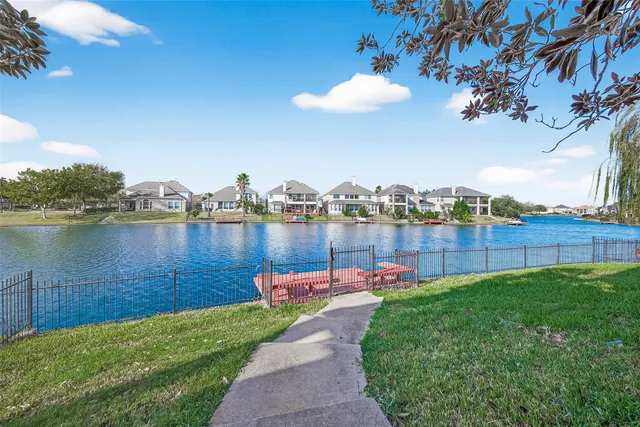 $3,900 | 3010 Pelican Cove, Missouri City, TX 77459