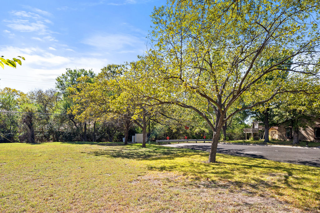 13003 Winwick Way Austin, TX 78727 - Photo 24 of 24 View of grassy yard