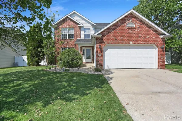 $425,000 | 933 Allenbrook Avenue, O'Fallon, IL 62269