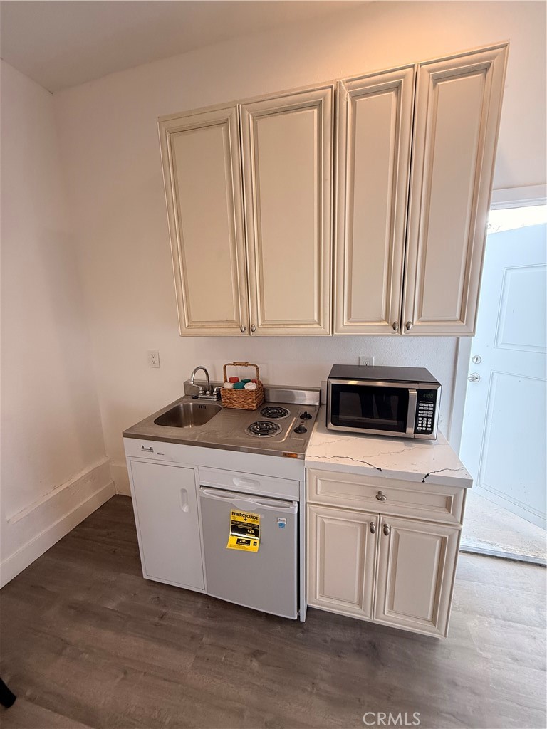 9888 Terrace Drive Morongo Valley, CA 92256 - Photo 24 of 33 ADU kitchen